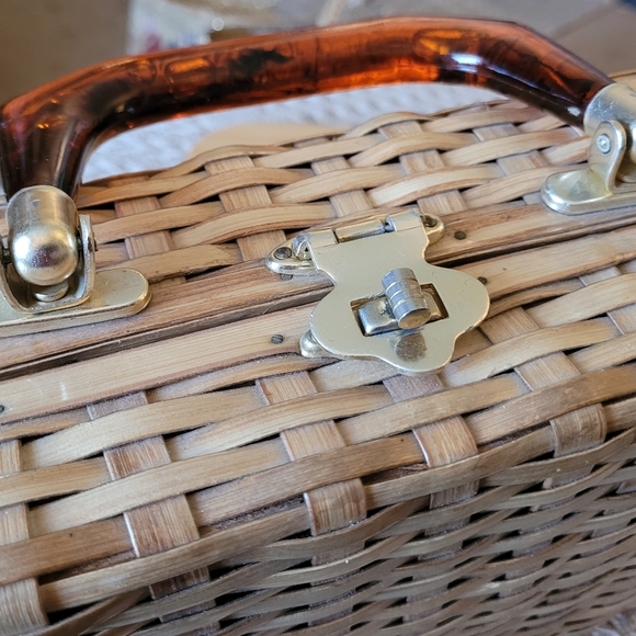 Vintage Rectangle Basket Purse With Lucite Handle Woven - Picture 8 of 8